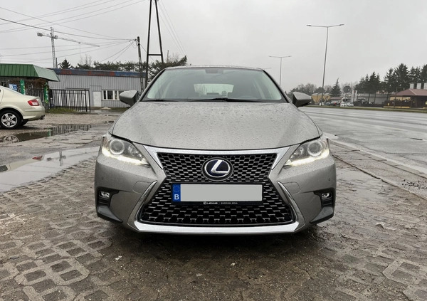 Lexus CT cena 77900 przebieg: 130000, rok produkcji 2018 z Bełchatów małe 191